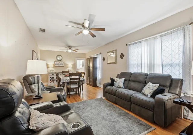 Photo 3 of Single family home for sale at 2518 Gladstone Dr, Dallas, TX 75211 | MLS# 21283277 | Listing updated on 2026-08-29