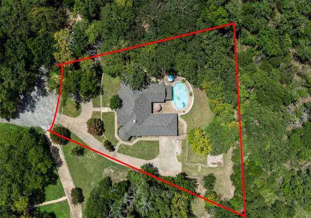 2nd image of 111 Florine Ct, Hudson Oaks, TX 76087 | MLS# 21283572