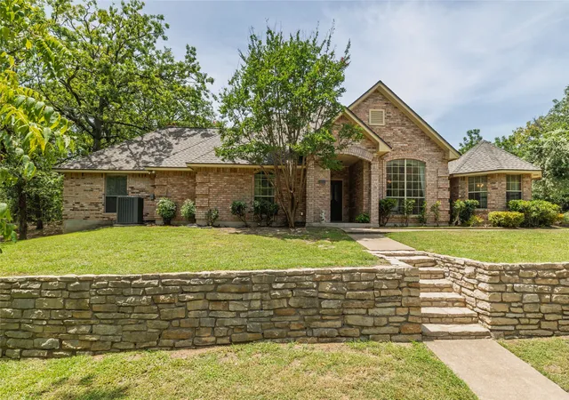 3rd image of 111 Florine Ct, Hudson Oaks, TX 76087 | MLS# 21283572