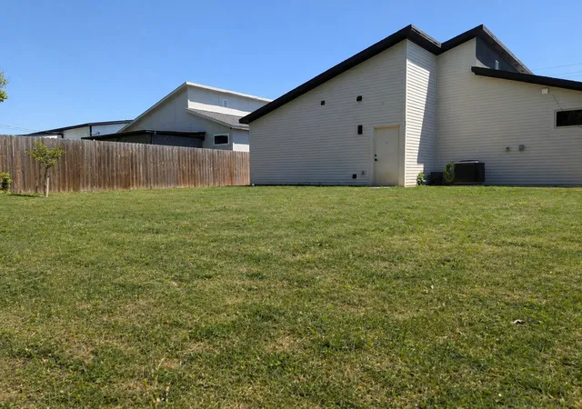 Photo 20 of Single family home for sale at 2871 E Overton Rd, Dallas, TX 75216 | MLS# 21281368 | Listing updated on 2026-10-05