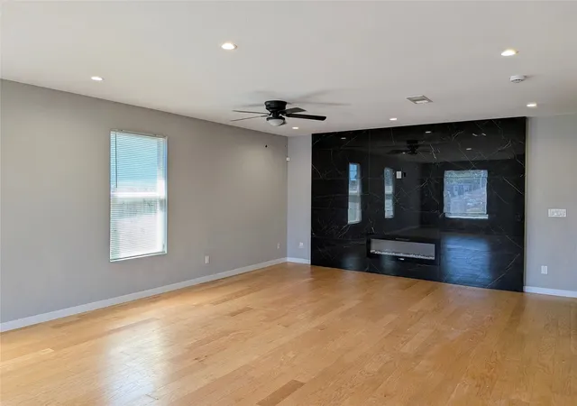 Photo 3 of Single family home for sale at 2871 E Overton Rd, Dallas, TX 75216 | MLS# 21281368 | Listing updated on 2026-10-05