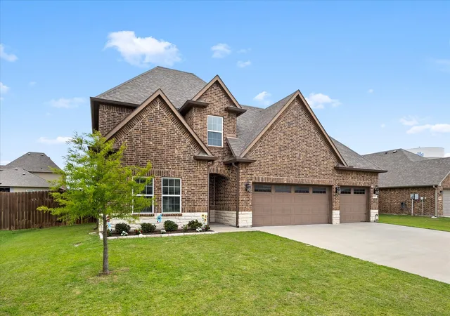 Photo 3 of Single family home for sale at 1010 Eva Dr, Greenville, TX 75402 | MLS# 21276627 | Listing updated on 2026-10-05