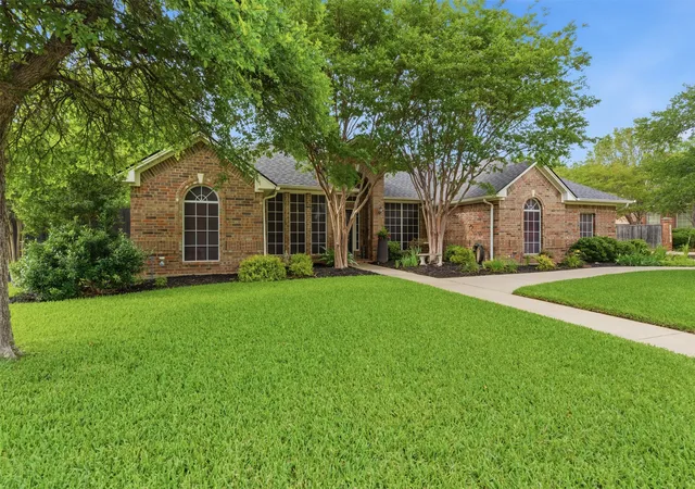 Homes for sale in Burleson, TX | 901 Dylan Ct, Burleson, TX 76028 | MLS# 21284985