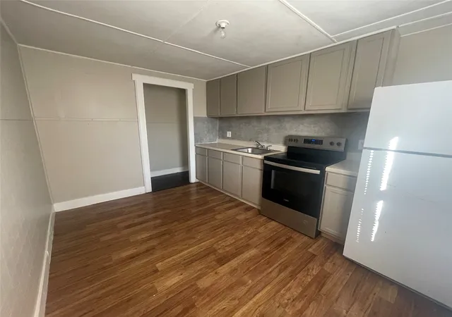 Photo 9 of Multi family home for sale at 1009 E Humbolt St, Fort Worth, TX 76104 | MLS# 21282004 | Listing updated on 2026-10-02