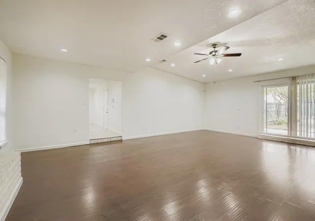 Homes for sale in Plano, TX | 1724 Midcrest Dr, Plano, TX 75075 | MLS# 21283788