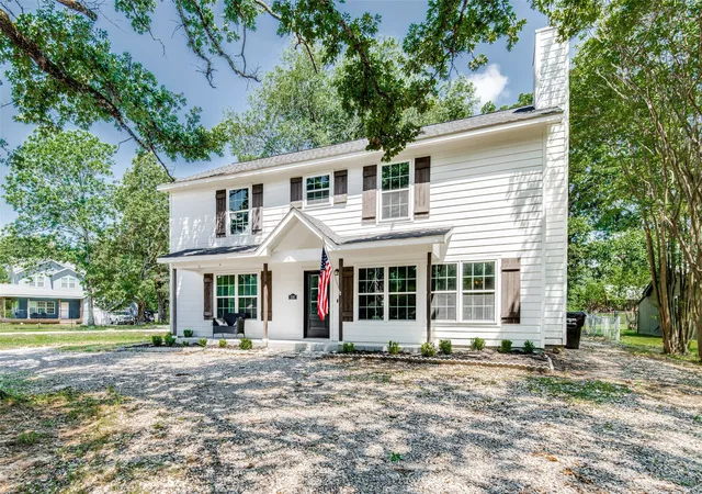 Photo 1 of Single family home for sale at 200 Lakeside Dr, Quinlan, TX 75474 | MLS# 21283495 | Listing updated on 2026-08-22