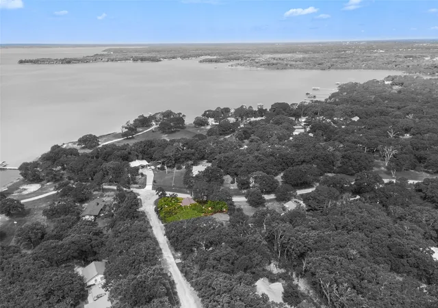Photo 3 of Single family home for sale at 200 Lakeside Dr, Quinlan, TX 75474 | MLS# 21283495 | Listing updated on 2026-08-22