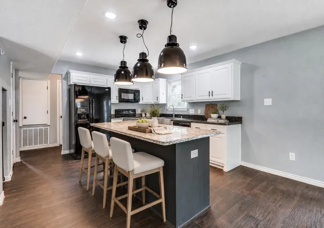 Photo 4 of Single family home for sale at 200 Lakeside Dr, Quinlan, TX 75474 | MLS# 21283495 | Listing updated on 2026-08-22