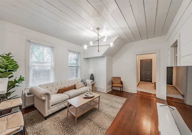 5th image of 1409 W Allen Ave, Fort Worth, TX 76110 | MLS# 21280934
