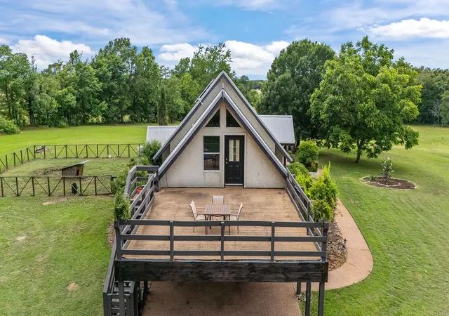Homes for sale in Hawkins, TX | 1122 County Road 3750, Hawkins, TX 75765 | MLS# 21283709