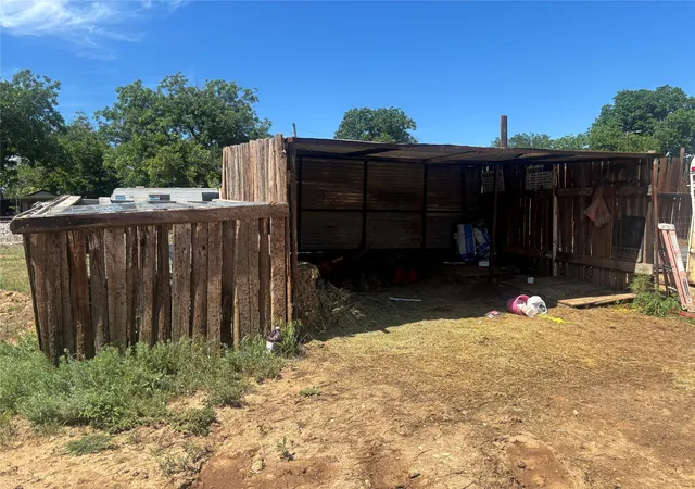 Homes for sale in Comanche, TX | 901 W Cherokee Ave, Comanche, TX 76442 | MLS# 21285267