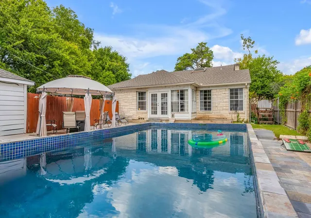 Photo 1 of Single family home for sale at 2240 Lawndale Dr, Dallas, TX 75211 | MLS# 21285298 | Listing updated on 2026-09-30