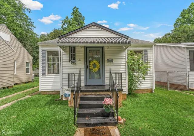 Photo 3 of Single family home for sale at 254 E Fairview St, Shreveport, LA 71104 | MLS# 21281226 | Listing updated on 2026-08-23