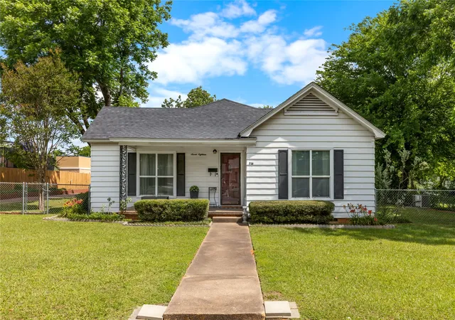 Homes for sale in Jacksonville, TX | 718 Howard St, Jacksonville, TX 75766 | MLS# 21284829