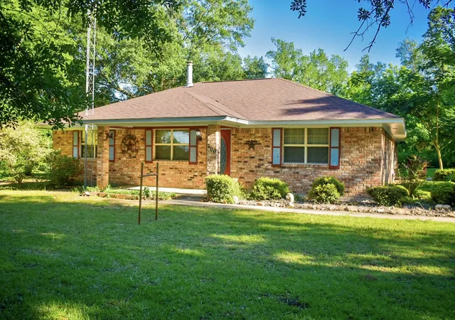 Photo 3 of Sale Pending at 300 Bethel Rd, Como, TX 75431 | MLS# 21285317 | Listing updated on 2026-07-23