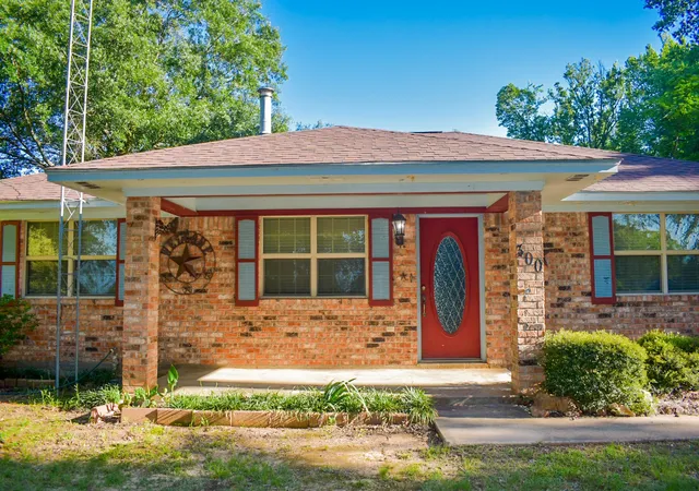 Sale Pending at 300 Bethel Rd, Como, TX 75431 | MLS# 21285317 | Listing updated on 2026-07-23