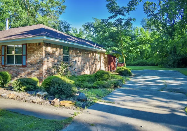 Sale Pending at 300 Bethel Rd, Como, TX 75431 | MLS# 21285317 | Listing updated on 2026-07-23