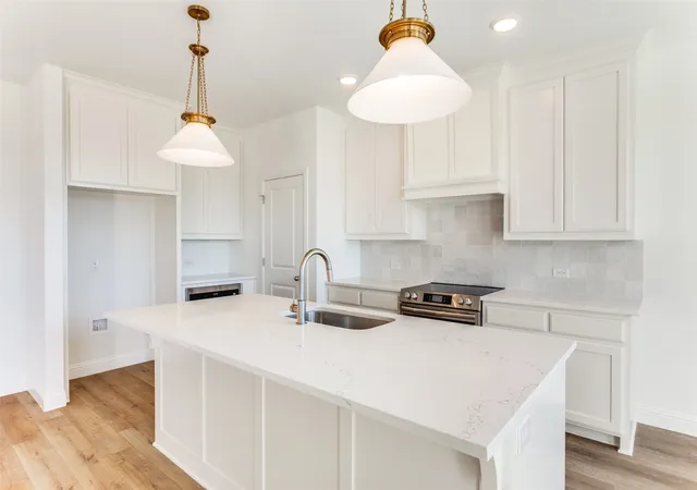 Photo 3 of Single family home for sale at 2716 Glasgow Wy, Denton, TX 76207 | MLS# 21264918 | Listing updated on 2026-10-03