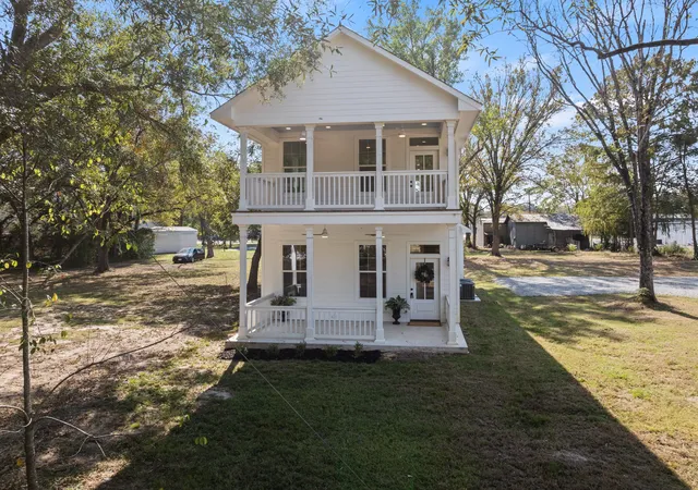 Photo 1 of Single family home for sale at 655 N Soda St, Jefferson, TX 75657 | MLS# 21285392 | Listing updated on 2026-07-08
