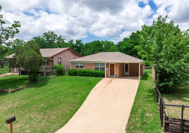 Homes for sale in Denison, TX | 815 W Hull St, Denison, TX 75020 | MLS# 21283281