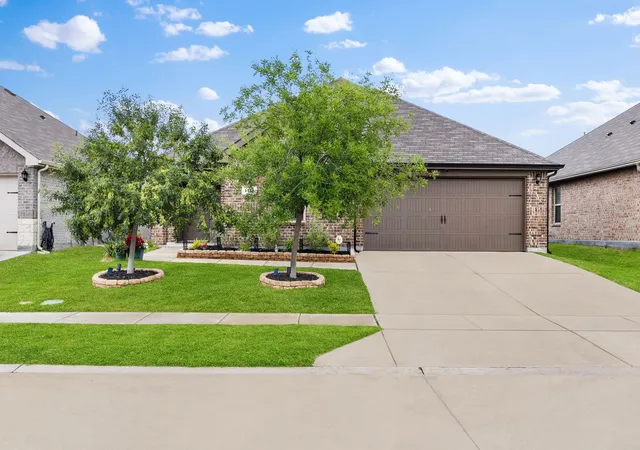 Homes for sale in Ennis, TX | 1111 Baldwin Ln, Ennis, TX 75119 | MLS# 21284065