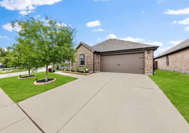 Homes for sale in Ennis, TX | 1111 Baldwin Ln, Ennis, TX 75119 | MLS# 21284065