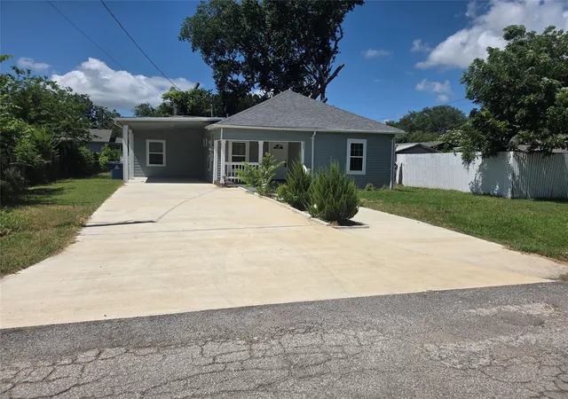 Photo 1 of Single family home for sale at 203 E Ann St, Kaufman, TX 75142 | MLS# 21285186 | Listing updated on 2026-09-17