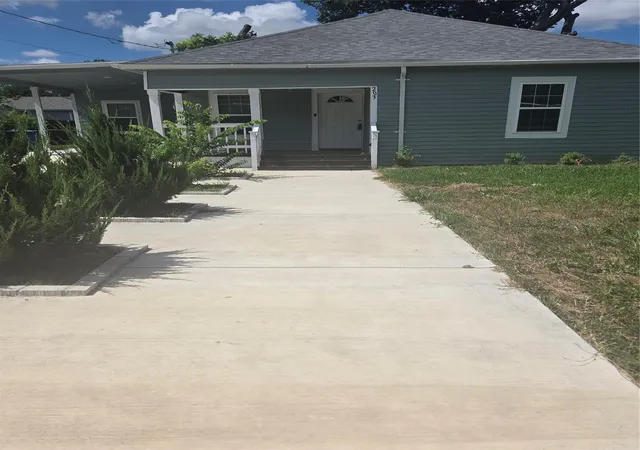 Photo 3 of Single family home for sale at 203 E Ann St, Kaufman, TX 75142 | MLS# 21285186 | Listing updated on 2026-09-17