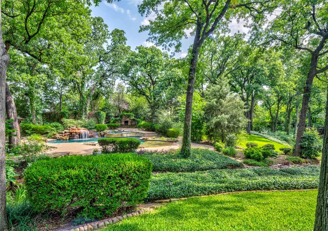 Homes for sale in Flower Mound, TX | 3905 Rothschild Dr, Flower Mound, TX 75022 | MLS# 21284844