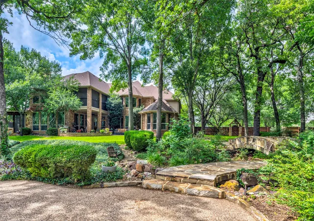 Homes for sale in Flower Mound, TX | 3905 Rothschild Dr, Flower Mound, TX 75022 | MLS# 21284844