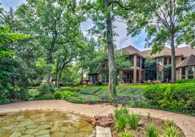 Homes for sale in Flower Mound, TX | 3905 Rothschild Dr, Flower Mound, TX 75022 | MLS# 21284844