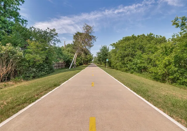 Photo 18 of Sale Pending at 6322 Covington Lane, Dallas, TX 75214 | MLS# 21265953 | Listing updated on 2026-08-25