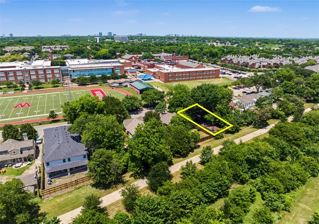 Photo 2 of Sale Pending at 6322 Covington Lane, Dallas, TX 75214 | MLS# 21265953 | Listing updated on 2026-08-25