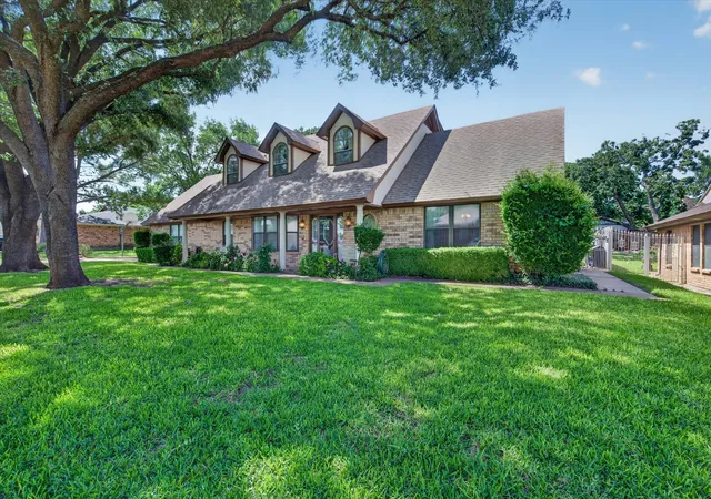 Homes for sale in Bedford, TX | 3412 Jones Ct, Bedford, TX 76021 | MLS# 21284777