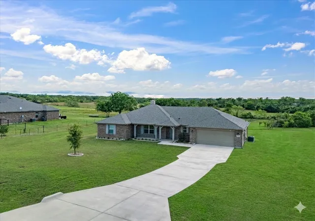 Homes for sale in Springtown, TX | 129 Springwood Ranch Loop, Springtown, TX 76082 | MLS# 21264701