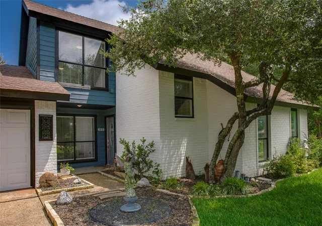 Photo 1 of Single family home for sale at 628 S Walker St, Mesquite, TX 75149 | MLS# 21279445 | Listing updated on 2026-08-04