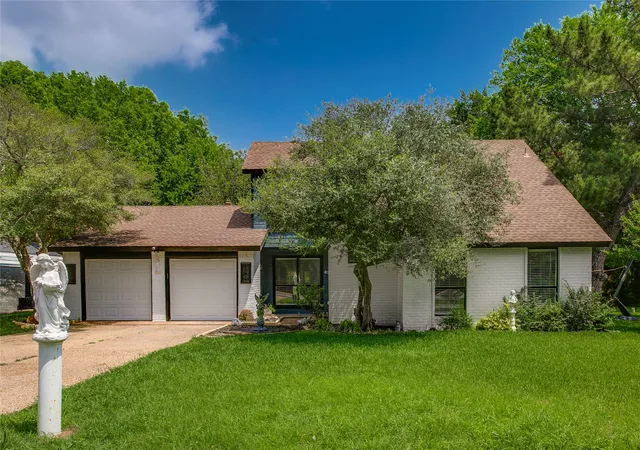 Photo 2 of Single family home for sale at 628 S Walker St, Mesquite, TX 75149 | MLS# 21279445 | Listing updated on 2026-08-04