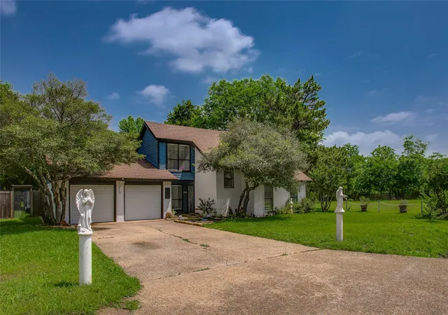 Photo 3 of Single family home for sale at 628 S Walker St, Mesquite, TX 75149 | MLS# 21279445 | Listing updated on 2026-08-04