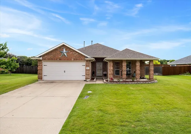 Photo 1 of Sale Pending at 2800 Stoney Hollow Ln, Rockwall, TX 75087 | MLS# 21285358 | Listing updated on 2026-08-05