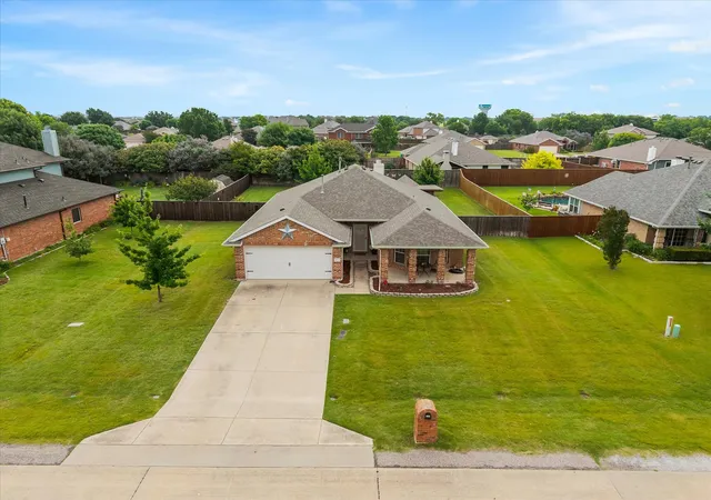 Photo 3 of Sale Pending at 2800 Stoney Hollow Ln, Rockwall, TX 75087 | MLS# 21285358 | Listing updated on 2026-08-05