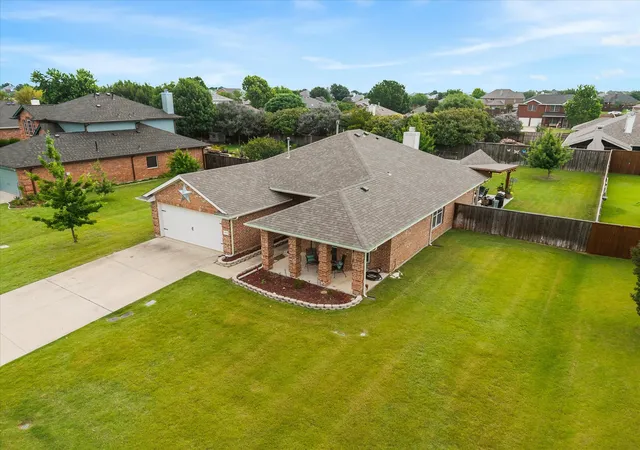 Photo 4 of Sale Pending at 2800 Stoney Hollow Ln, Rockwall, TX 75087 | MLS# 21285358 | Listing updated on 2026-08-05