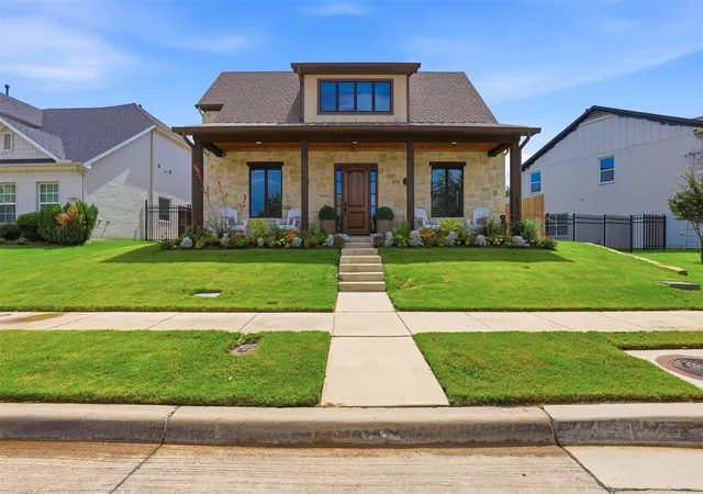 Homes for sale in Fort Worth, TX | 527 Trailrider Rd, Fort Worth, TX 76114 | MLS# 21284689