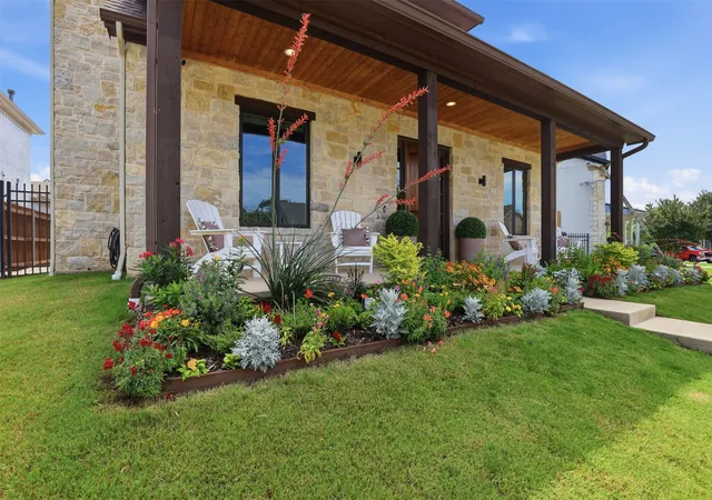 Homes for sale in Fort Worth, TX | 527 Trailrider Rd, Fort Worth, TX 76114 | MLS# 21284689