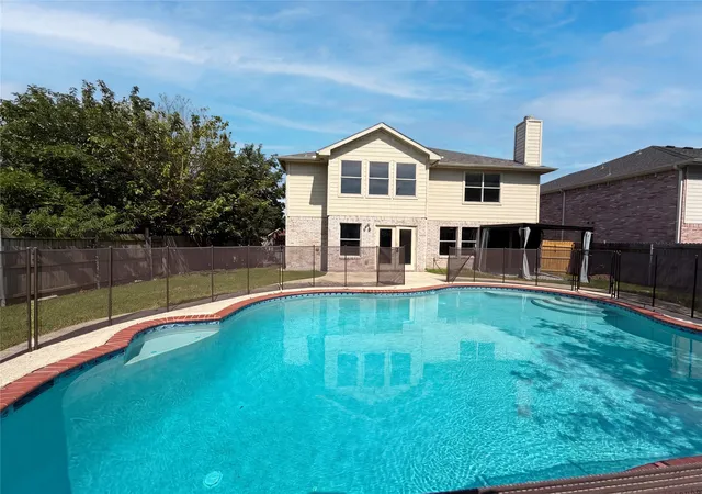 Photo 4 of Sale Pending at 2320 Bantry Ln, Arlington, TX 76002 | MLS# 21285582 | Listing updated on 2026-07-24