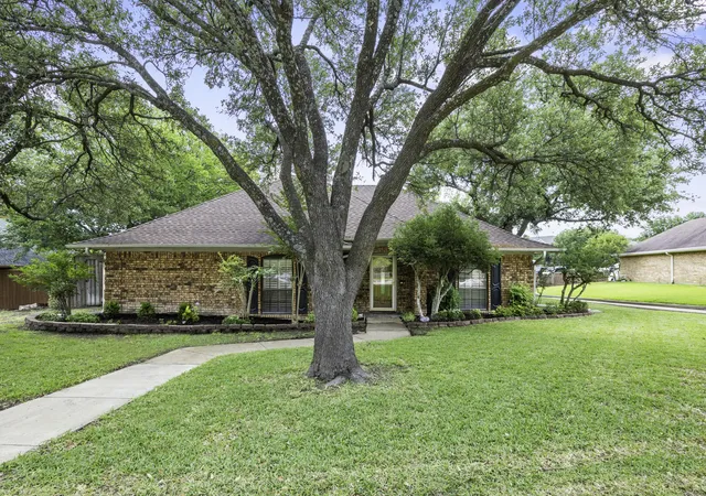 Homes for sale in Garland, TX | 1222 Stonewall St, Garland, TX 75043 | MLS# 21285531