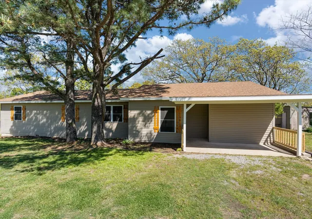 Photo 1 of Single family home for sale at 2068 Bristow Pt, Eufaula, OK 74432 | MLS# 21281046 | Listing updated on 2026-07-09