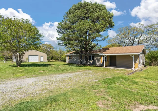 Photo 2 of Single family home for sale at 2068 Bristow Pt, Eufaula, OK 74432 | MLS# 21281046 | Listing updated on 2026-07-09