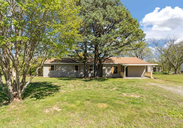 Photo 3 of Single family home for sale at 2068 Bristow Pt, Eufaula, OK 74432 | MLS# 21281046 | Listing updated on 2026-07-09