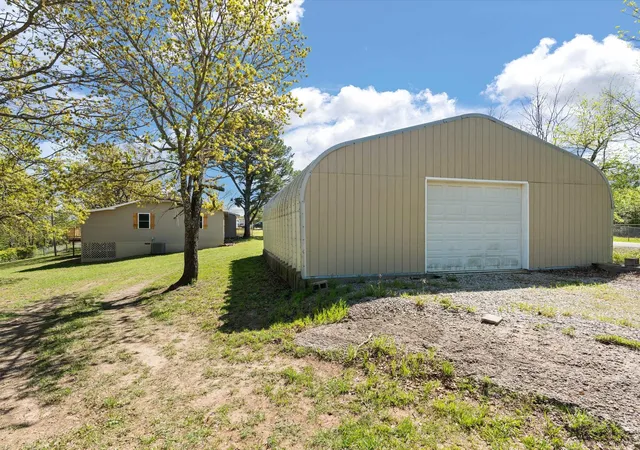 Photo 4 of Single family home for sale at 2068 Bristow Pt, Eufaula, OK 74432 | MLS# 21281046 | Listing updated on 2026-07-09