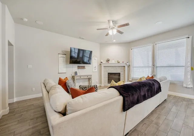 Photo 3 of Single family home for sale at 422 Milligan Dr, Midlothian, TX 76065 | MLS# 21277556 | Listing updated on 2026-09-04